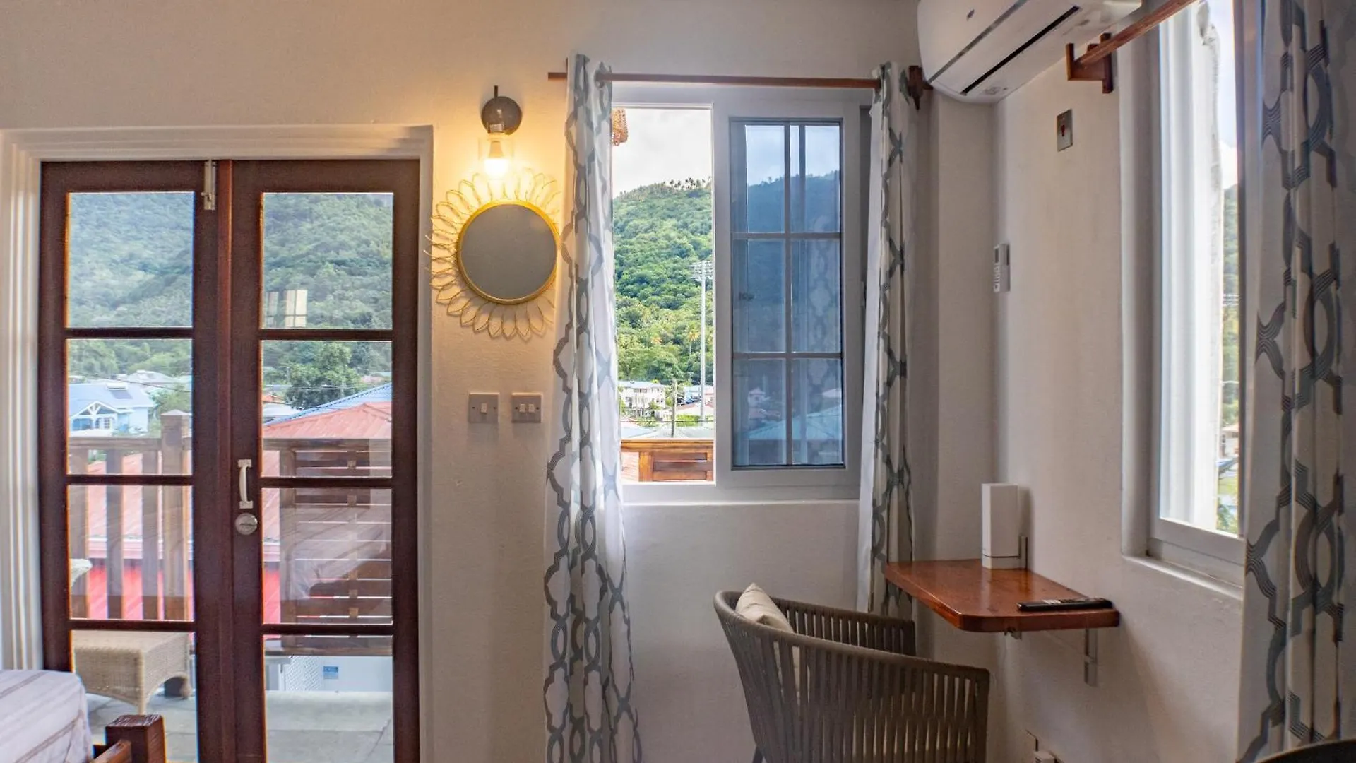 Soufrière Frenz Mango Suites 2 0*,